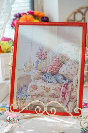 3780 اطار انتيك أحمر بصورة صوفا ريفية