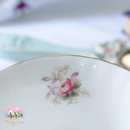 كوب وصحنين انتيك من رويال البرت Royal Albert - المنزل الريفي الهادئ