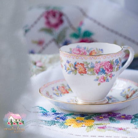 كوب مع صحن انتيك من رويال قرافتون Royal Grafton - المنزل الريفي الهادئ