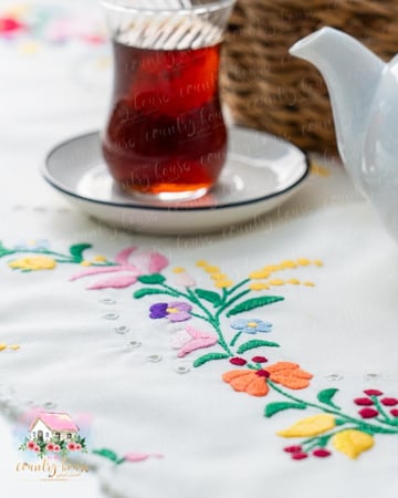 3684 مفرش انتيك مطرز طريق الزهور