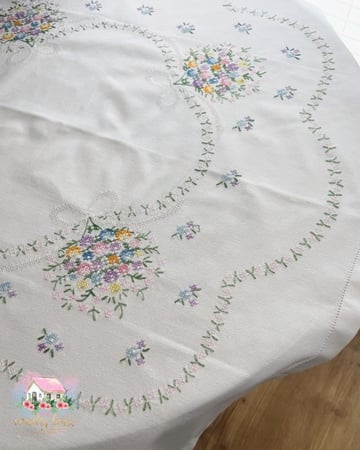 3626 مفرش مطرز باقة النعومة