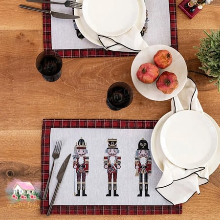 لبادة الجنود الشتوية - المنزل الريفي الهادئ