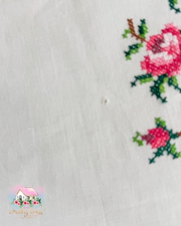 3726 مفرش مطرز انتيك Rose Wreath