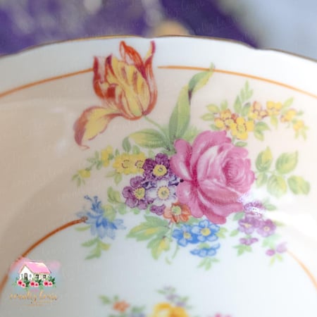 كوب مع صحن انتيك من باراجون ورويال كراون - المنزل الريفي الهادئ