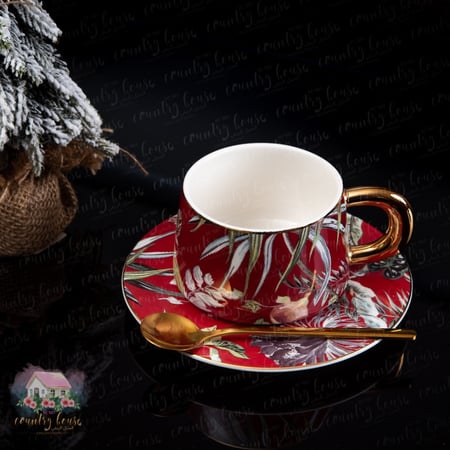 كوب كلاسيكي أنيق مع ملعقة وصحن