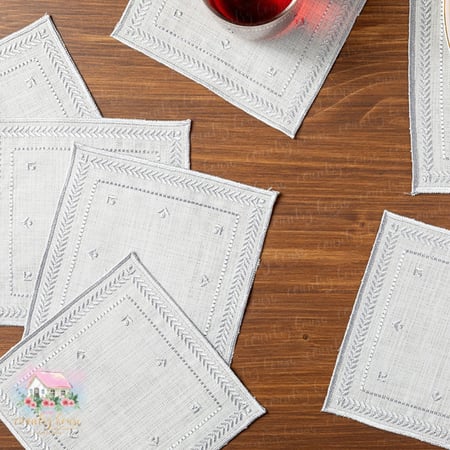 كوستر مطرز رمادي أنيق - المنزل الريفي الهادئ