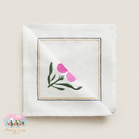 مفرش مطرز الوردة الزهرية - المنزل الريفي الهادئ