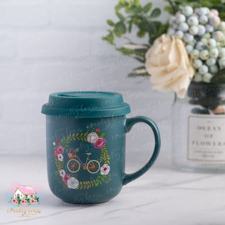 كوب أنيق مع غطاء  رقم 8 - المنزل الريفي الهادئ