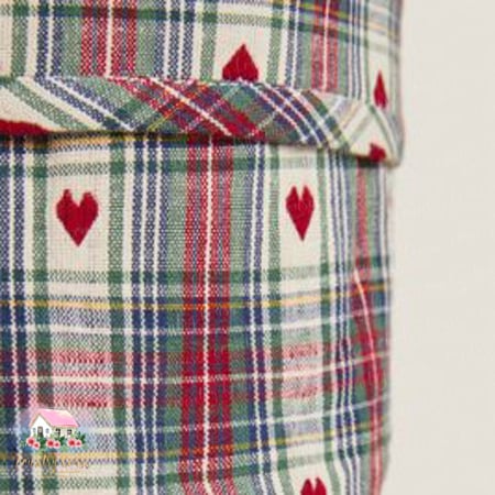 حافظة مخبوزات القلوب - المنزل الريفي الهادئ