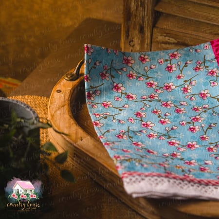 مفرش ورود أزرق بحواف دانتيل من بيب ستوديو - المنزل الريفي الهادئ مفرش