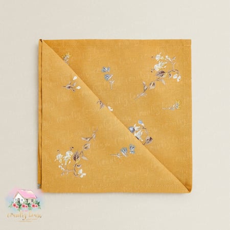 مفرش أصفر بنقوش ناعمة