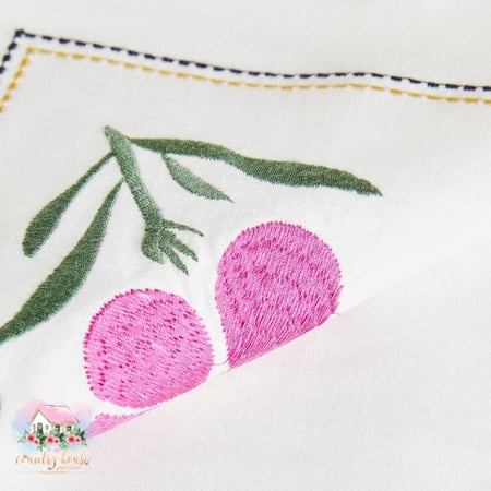 مفرش مطرز الوردة الزهرية - المنزل الريفي الهادئ