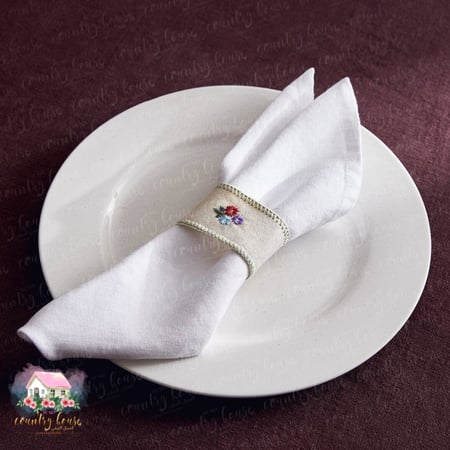 تلبيسات أنيقة مطرزة - المنزل الريفي الهادئ