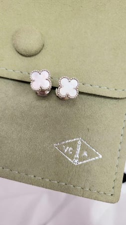 van cleef & arpels مطليه