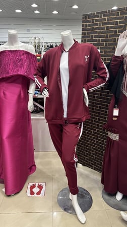 ملابس رياضه للبنات متوسط عنابي