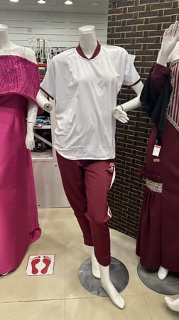 ملابس رياضه للبنات متوسط عنابي