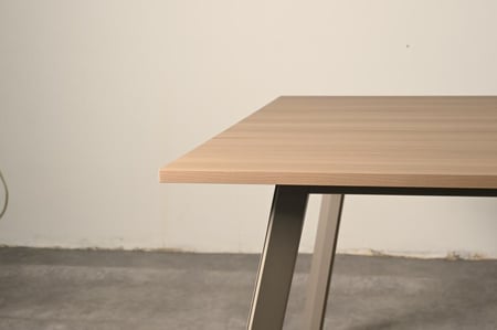 طاولة أجتماع مربع 120 سم موديل SQM-1200لون بيج مطفي New teak * kahki grey