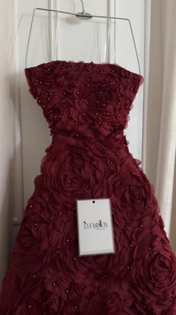 فستان سهرة مورد فخم