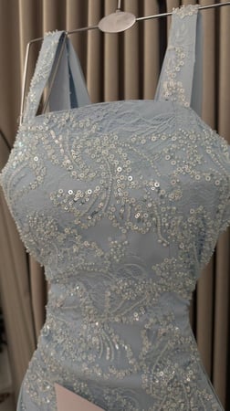 فستان سهرة سماوي بتطريز يدوي فاخر