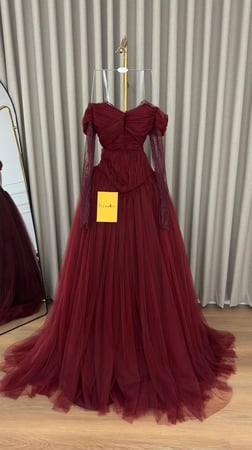 فستان سهرة تل تيواني أكمام دانتيل