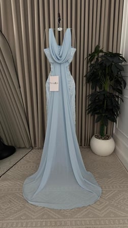 فستان سهرة سماوي بتطريز يدوي فاخر