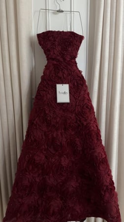 فستان سهرة مورد فخم