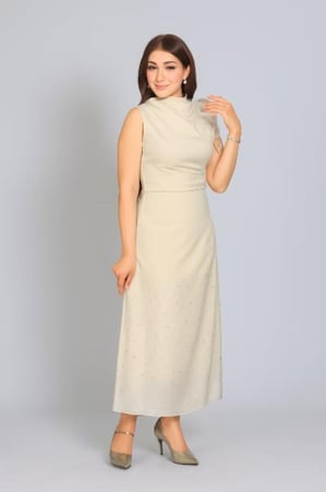 فستان أنيق بتفاصيل من الخرز البراق