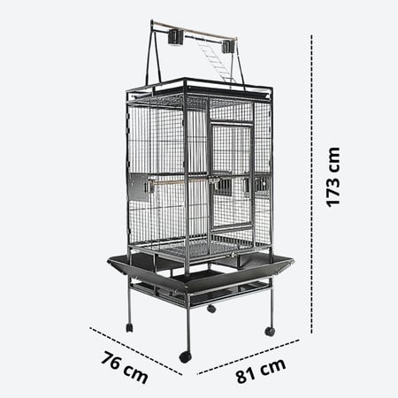 قفص طيور وسط