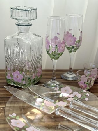 طقم كيك ملكة مرسوم يدويًا حسب الثيم | تصميم حسب الطلب