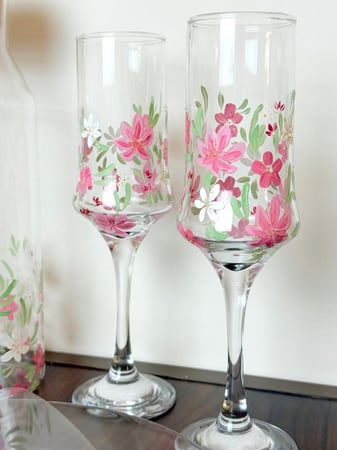 طقم كيك ملكة مرسوم يدويًا حسب الثيم | تصميم حسب الطلب