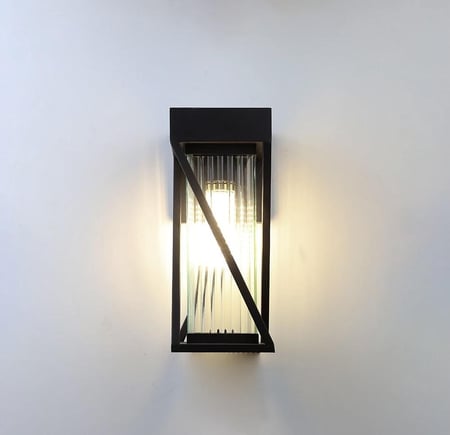 ابليك جداري فانوس مودرن أسود