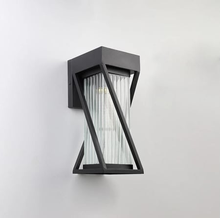 ابليك جداري فانوس مودرن أسود