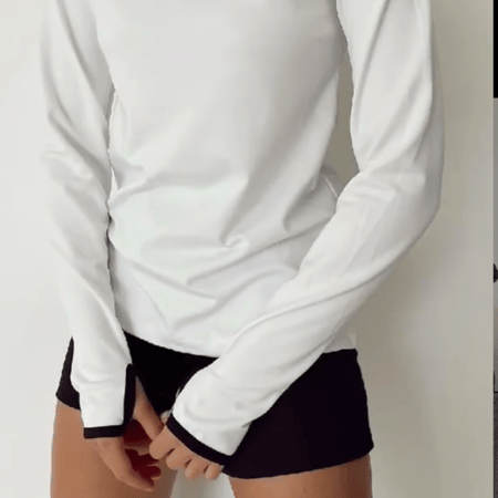 تيشيرت نايك باللون الأبيض كم طويل بفتحة كف