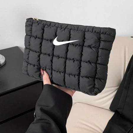 شنطة نايك حجم صغير لون اسود