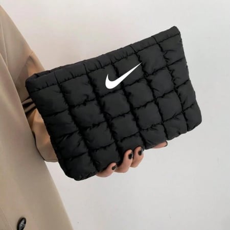 شنطة نايك حجم صغير لون اسود