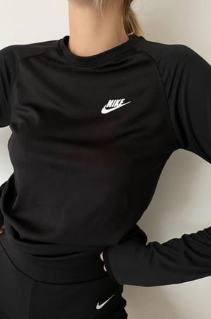 تيشيرت نايك لون اسود بفتحه كم