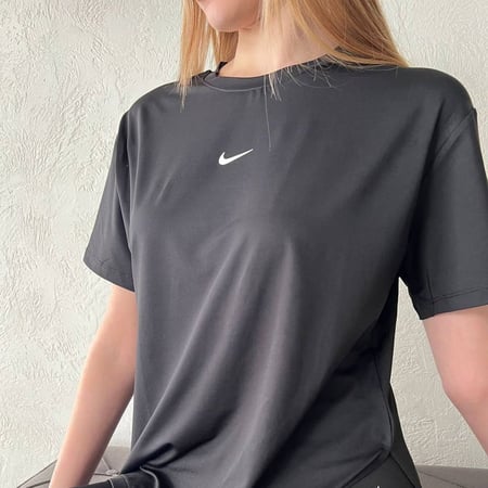 تيشيرت نايك مخطط اوفر سايز باللون الأسود