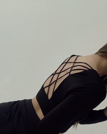 تيشيرت نايك كم طويل باللون الأسود