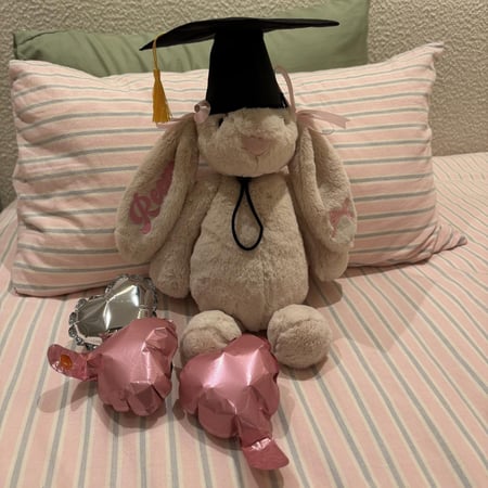 قبعة تخرج كبيرة