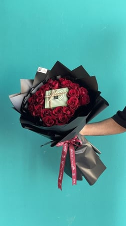 باقة جوري رائعه وشوكلت 250 غرام