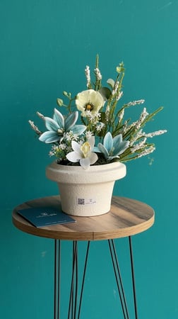 فازة ورد صناعي