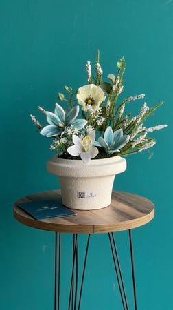 فازة ورد صناعي