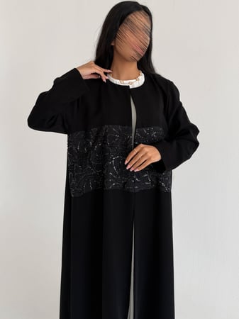 عبايه سوداء