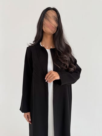 عباية سوداء مفتوحة