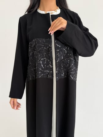 عبايه سوداء