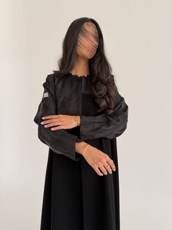 نجلاء | عباية صيفية كريب إندونيسي مع تدخيلة حرير جاكار