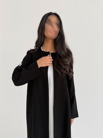 عباية سوداء مفتوحة