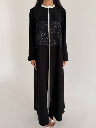 عبايه سوداء