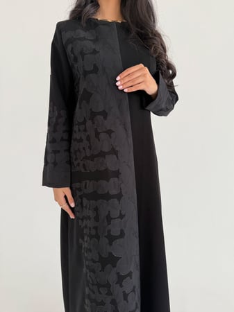 هبه | عباية صيفية كريب إندونيسي بتخريم قماش تفتة