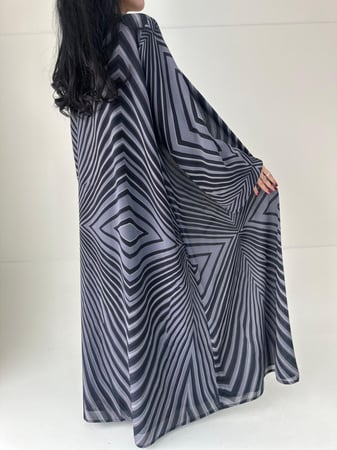 لولو | عبايه شيفون مبطن مع طرحتها